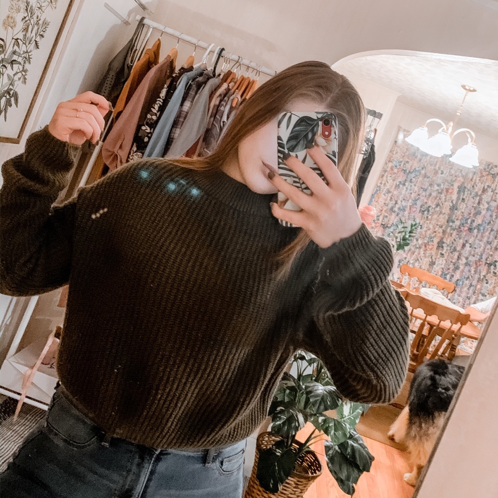 H&M olive green crop sweater